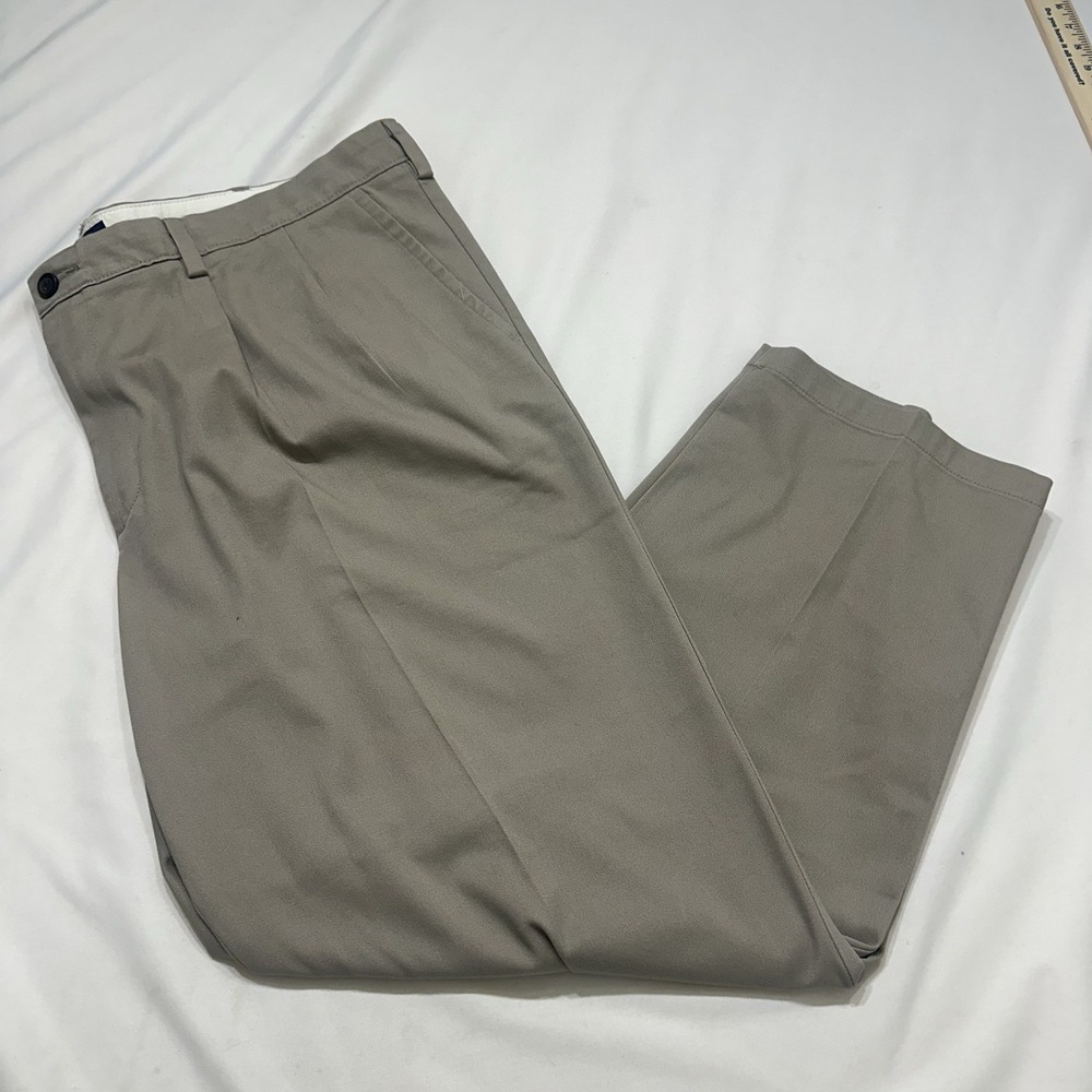 Dockers Easy Khaki Classic Fit Pleated Pants 42x30 NWT Stretch Comfort Tan NWT‎ - Picture 2 of 8